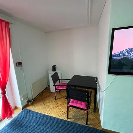 4 Preiswertes Zimmer In Privater Wohnung, Kein Hotel, Ohne Personal, Zum Uebernachten *